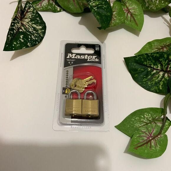 Small Suitcase Lock Master Lock 120T Steel Shackle Solid Brass Padlock G2 - Picture 2 of 4